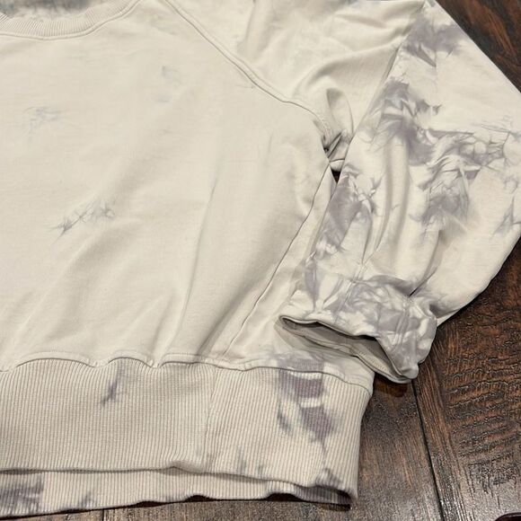 Lululemon Cropped Tie Dye Pullover in EUC size 4 no size tag check measurements - Picture 2 of 12